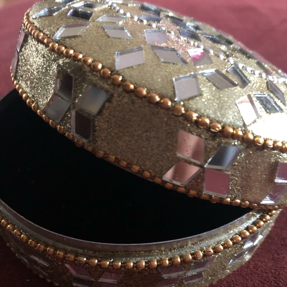 Jewelry box